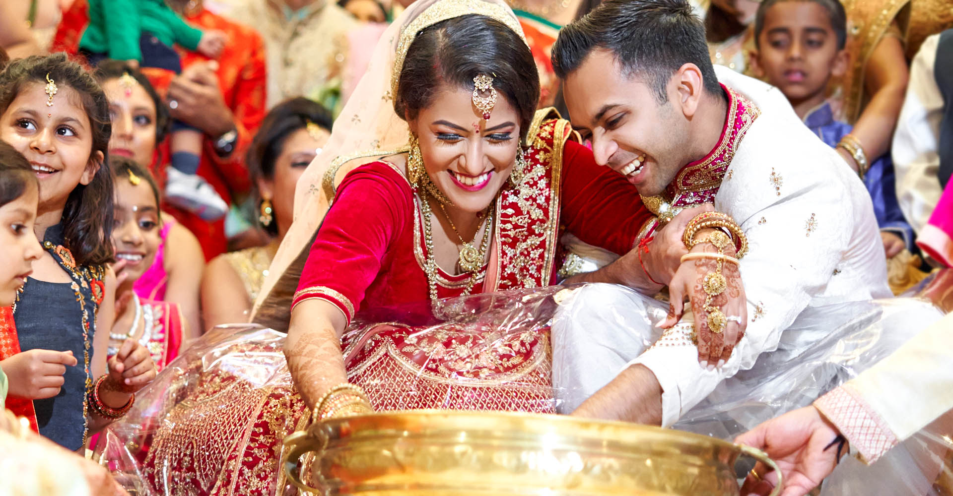 meridian-grand-gujarati-hindu-sikh-wedding-photography-indian-turban-red-dress-koda-kori-mandap-omcreatives-wed-in-style-photographer-photography.